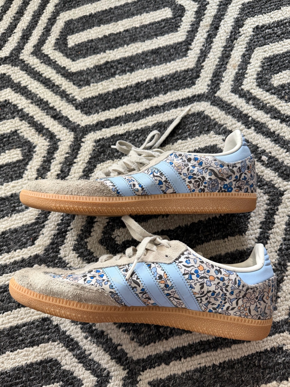 adidas Women's Beige and Light Blue Floral Sneakers Liberty Collab SZ 7 - Picture 4 of 9